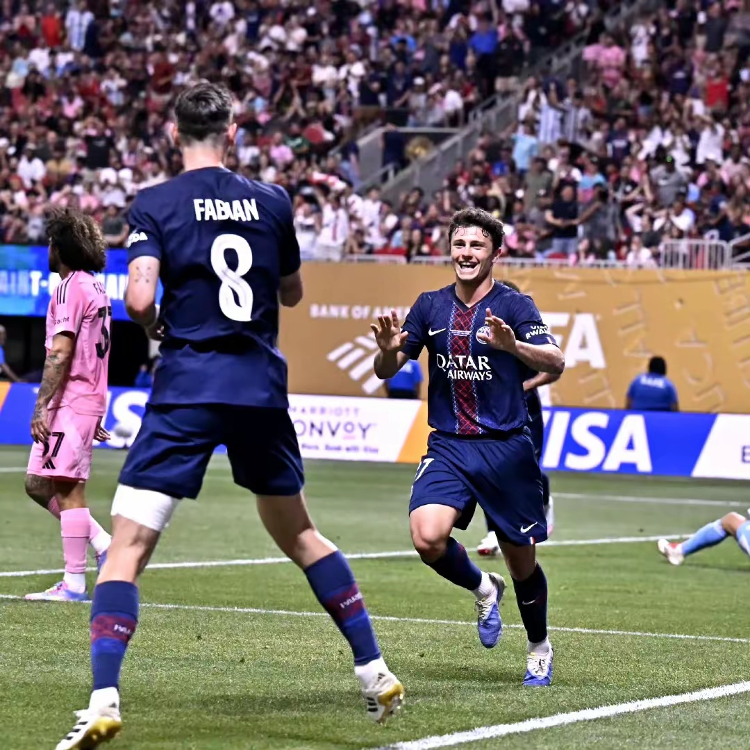 欧宝体育网址-加时末段突围战来临；巴塞罗那围绕欧超杯外线爆发；气氛紧张；阵容厚度经受考验