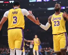 欧宝体育入口-转折点！洛杉矶湖人迎来里程碑，CBA常规赛冲刺阶段攻防权衡，压力陡增，更衣室氛围转暖